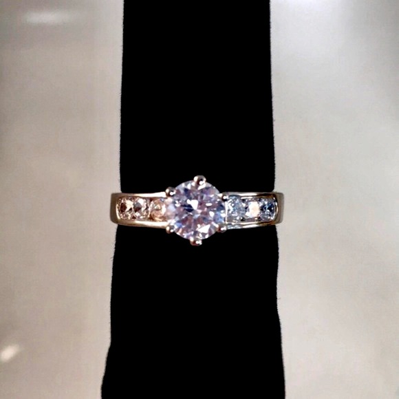 Jewelry - Beautiful Simulated Diamond Ring